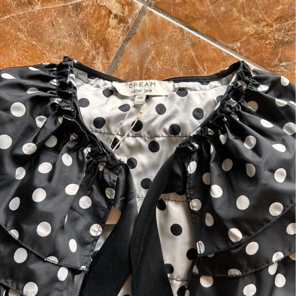 Sister Jane DREAM Shoreline Jacquard Ruffle Cape - Picture 2 of 9